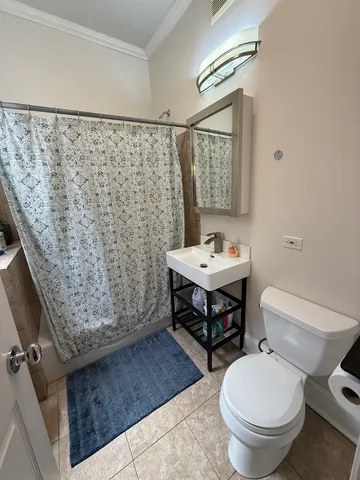 $1,900 | 3252 West Crystal Street, Unit 2, Chicago, IL 60651