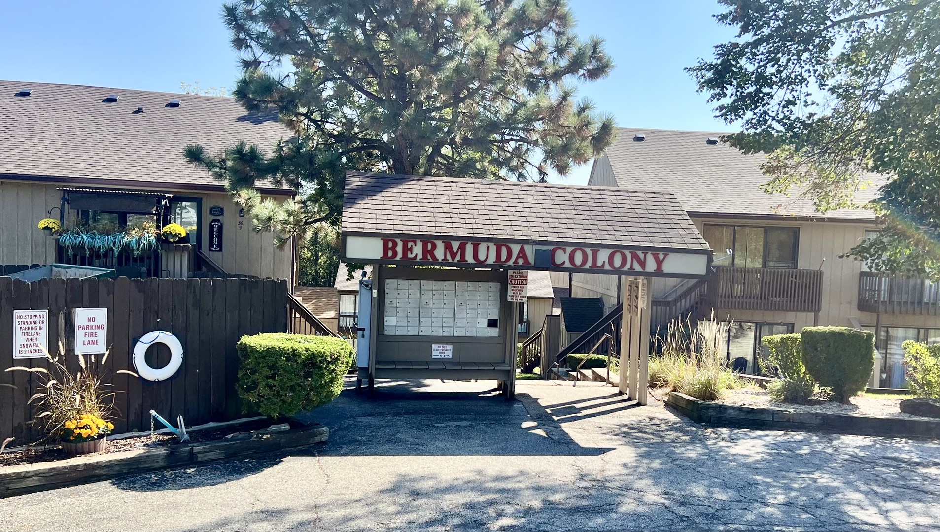 40 Bermuda Colony, Unit 7 Fox Lake, IL 60020 - Photo 20 of 20 a view of a house with backyard outdoor seating area and furniture