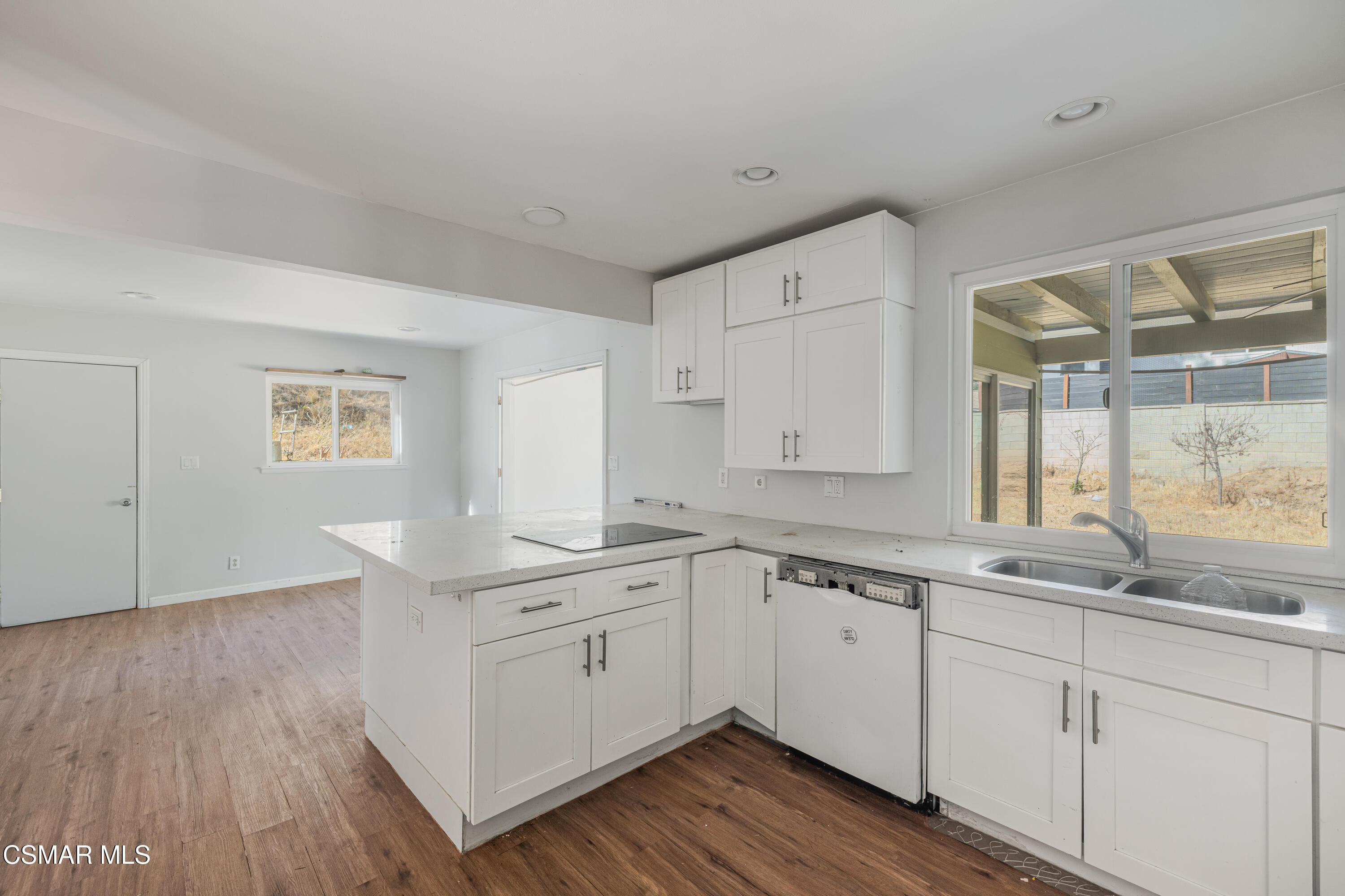 619 Watson Avenue Simi Valley, CA 93065 - Photo 7 of 11 619 Watson Ave-VinceDingmanMedia-8