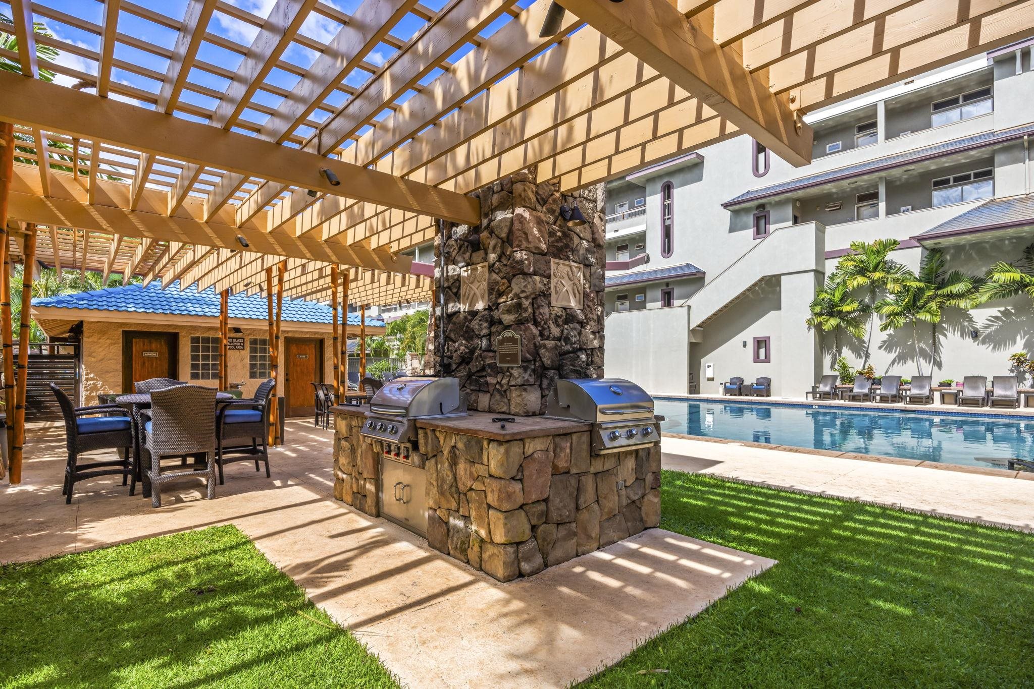 3708 Lower Honoapiilani Road, Unit E33 Lahaina, HI 96761 - Photo 29 of 36 a view of outdoor space yard and patio