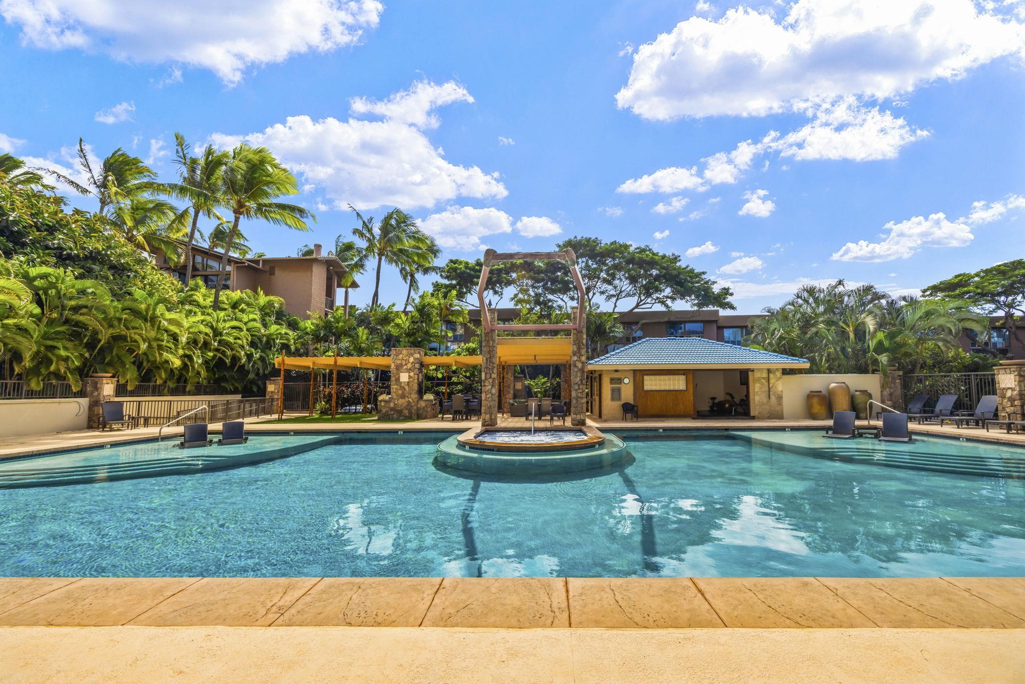 3708 Lower Honoapiilani Road, Unit E33 Lahaina, HI 96761 - Photo 34 of 36 a front view of a house with a garden and trees