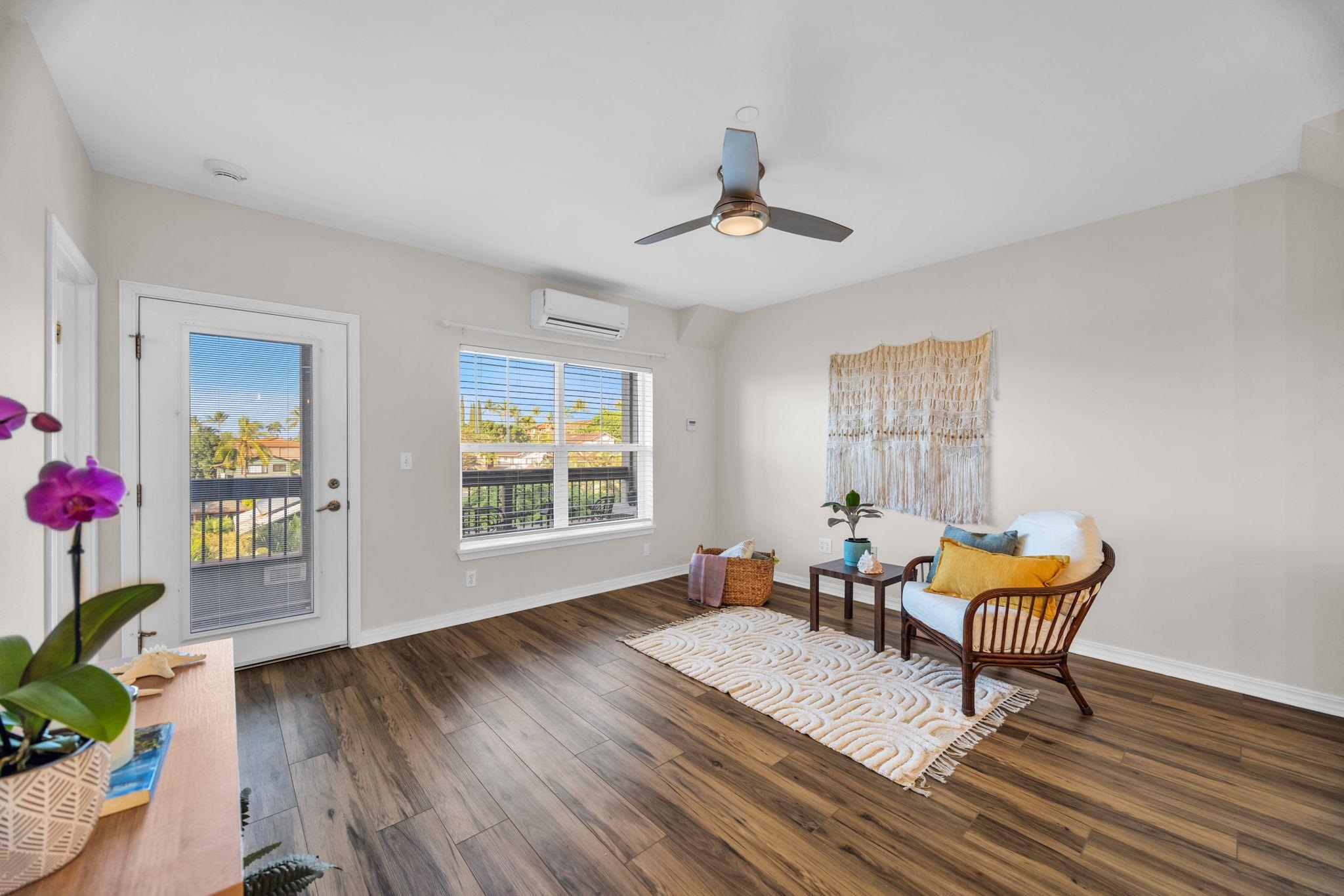 3708 Lower Honoapiilani Road, Unit E33 Lahaina, HI 96761 - Photo 9 of 36 a living room with furniture and a window