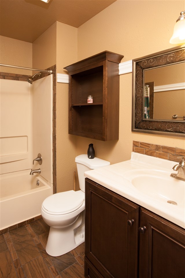 577 29 Road Grand Junction, CO 81501 - Photo 8 of 17 a bathroom with a toilet a sink and bathtub