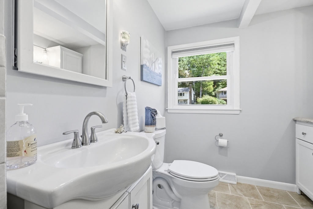 42 Ledgewood Road Framingham, MA 01701 - Photo 22 of 33