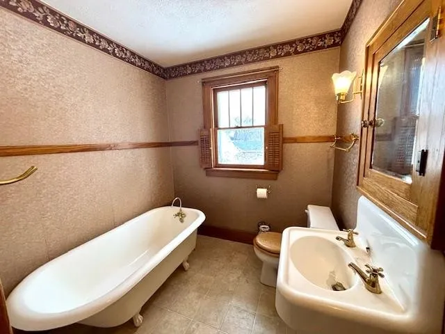 $280,000 | 2723 Mt Zion Avenue, Janesville, WI 53545