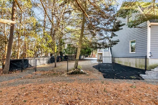 a view of a outdoor space with a house
