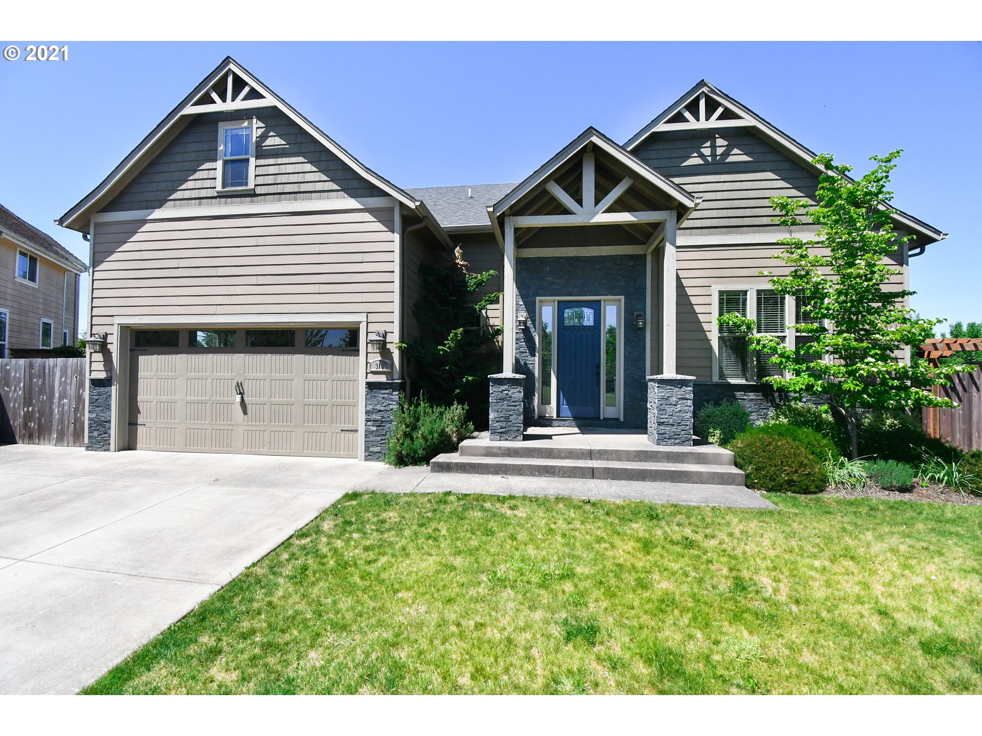 319 Lenore Loop Eugene, OR 97404 - Photo 1 of 32 Gallery Image 1