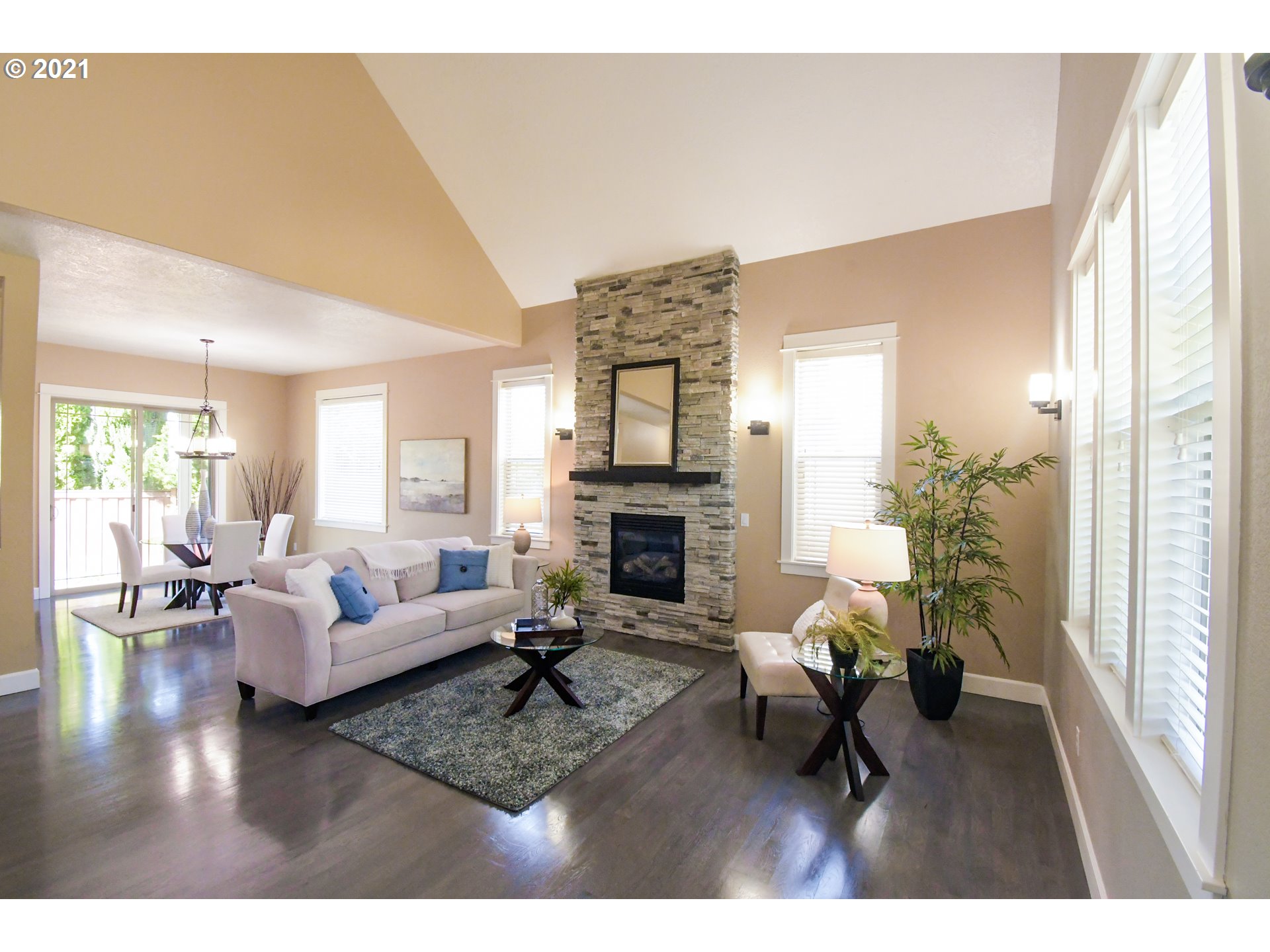 319 Lenore Loop Eugene, OR 97404 - Photo 2 of 32 Gallery Image 2