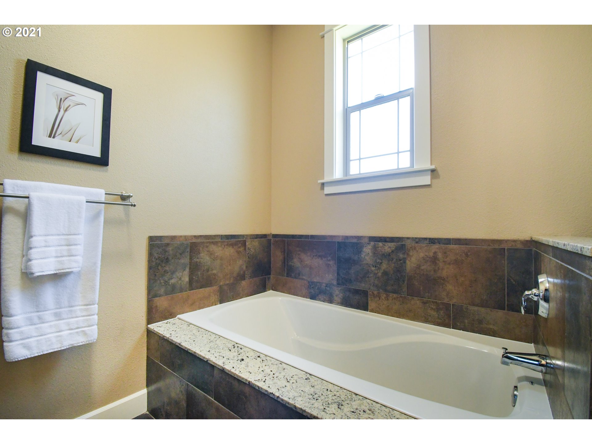 319 Lenore Loop Eugene, OR 97404 - Photo 16 of 32 Gallery Image 16