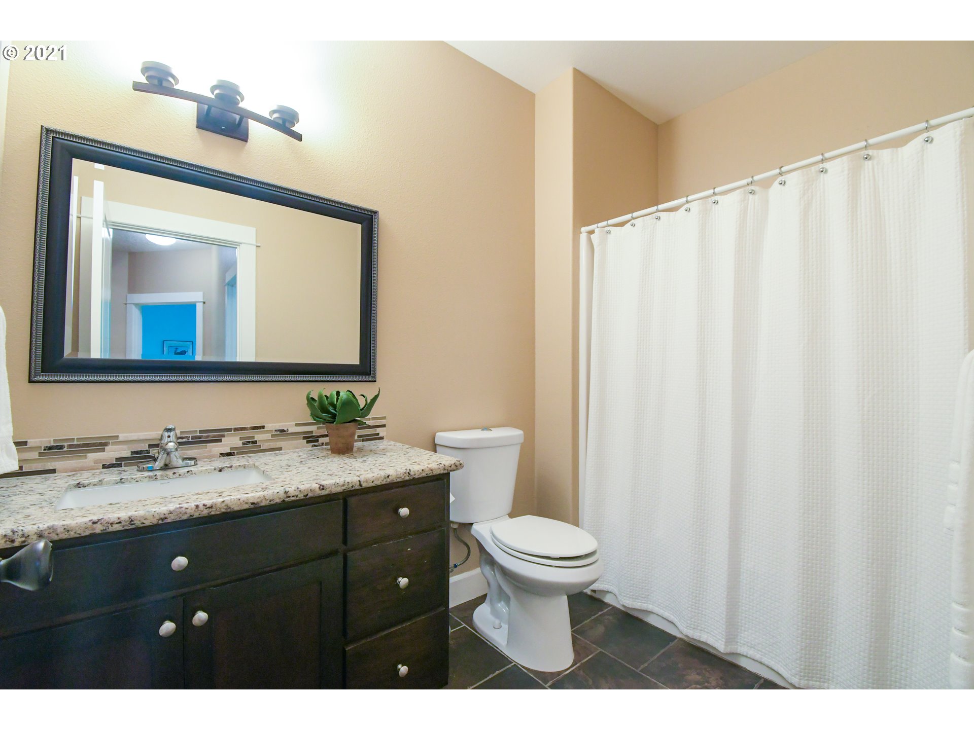 319 Lenore Loop Eugene, OR 97404 - Photo 19 of 32 Gallery Image 19