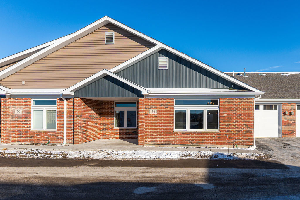 46 Kloe Lane, Unit 46 Sycamore, IL 60178 - Photo 1 of 54 a front view of a house with a yard