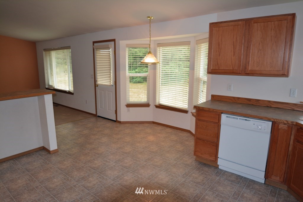 19732 Pecan Street Southwest Rochester, WA 98579 - Photo 4 of 13