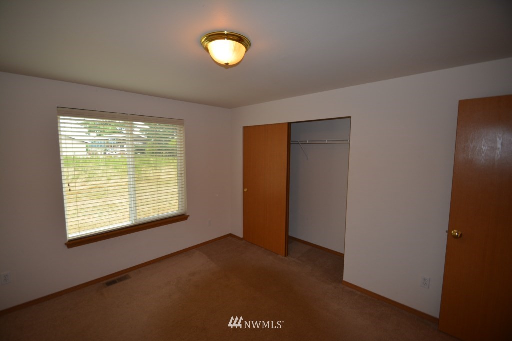 19732 Pecan Street Southwest Rochester, WA 98579 - Photo 7 of 13
