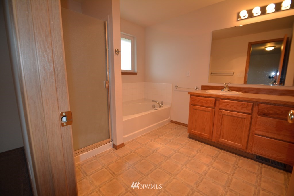 19732 Pecan Street Southwest Rochester, WA 98579 - Photo 8 of 13