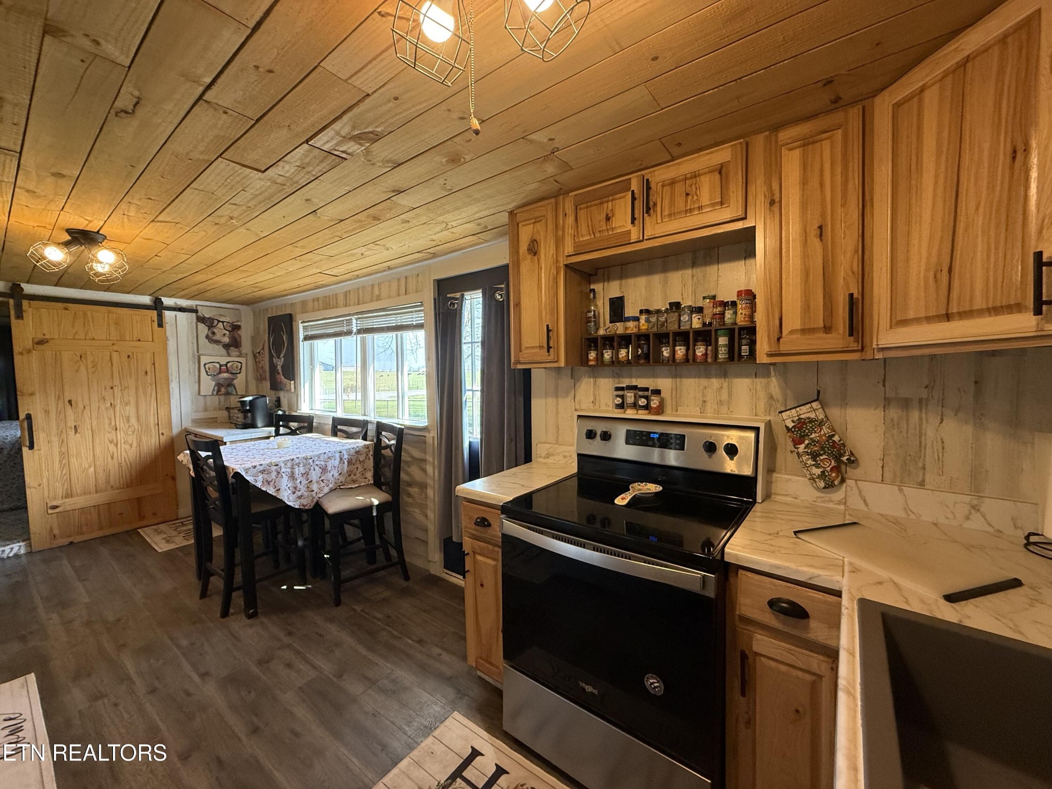 1995 Clarkrange Monterey Highway Monterey, TN 38574 - Photo 8 of 29 a kitchen that has a sink and a stove