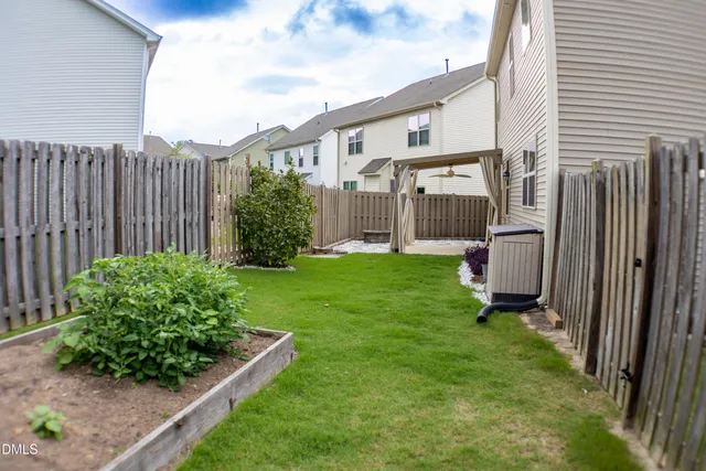 a view of a back yard of the house