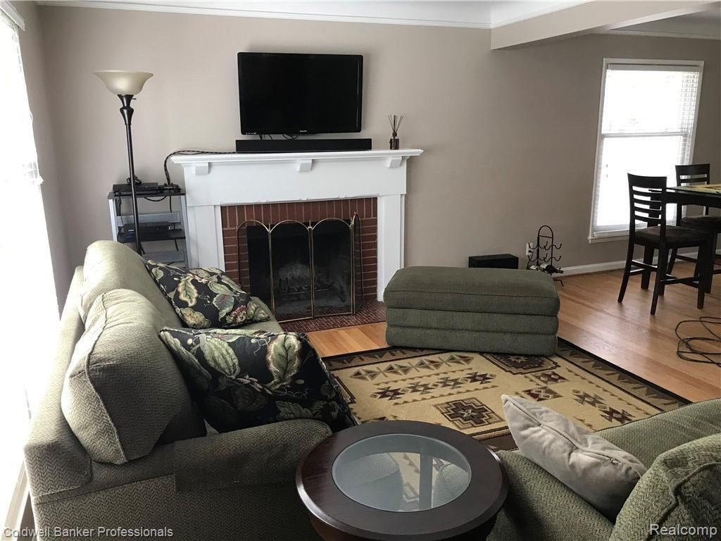 1002 Hawthorne Road Grosse Pointe Woods, MI 48236 - Photo 2 of 26