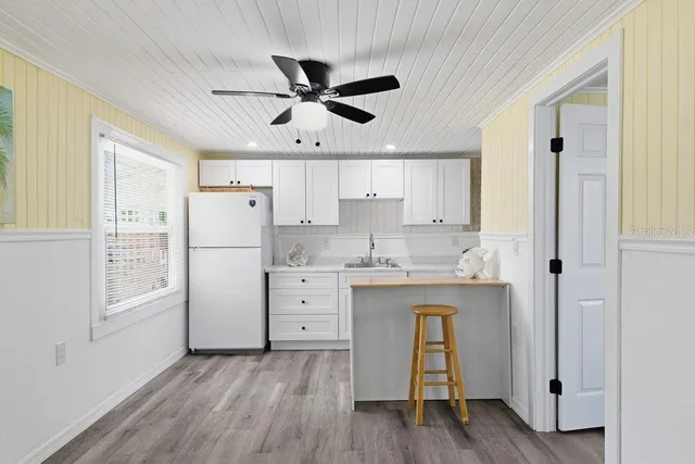 $1,500 | 13320 2nd Street East, Madeira Beach, FL 33708