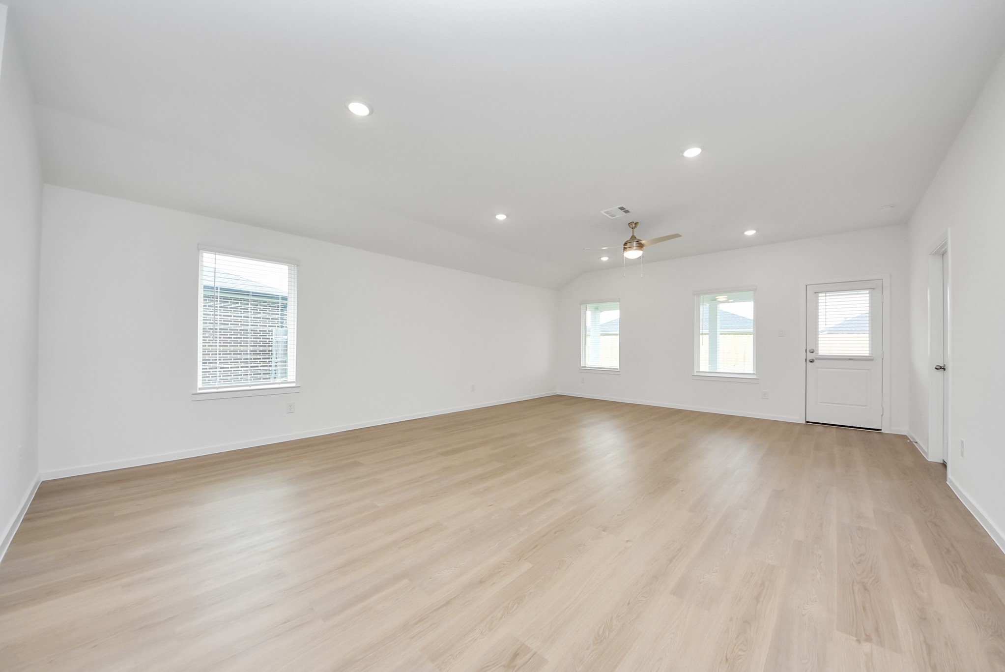 7723 Smooth Vly Court Rosharon, TX 77583 - Photo 18 of 39 Living