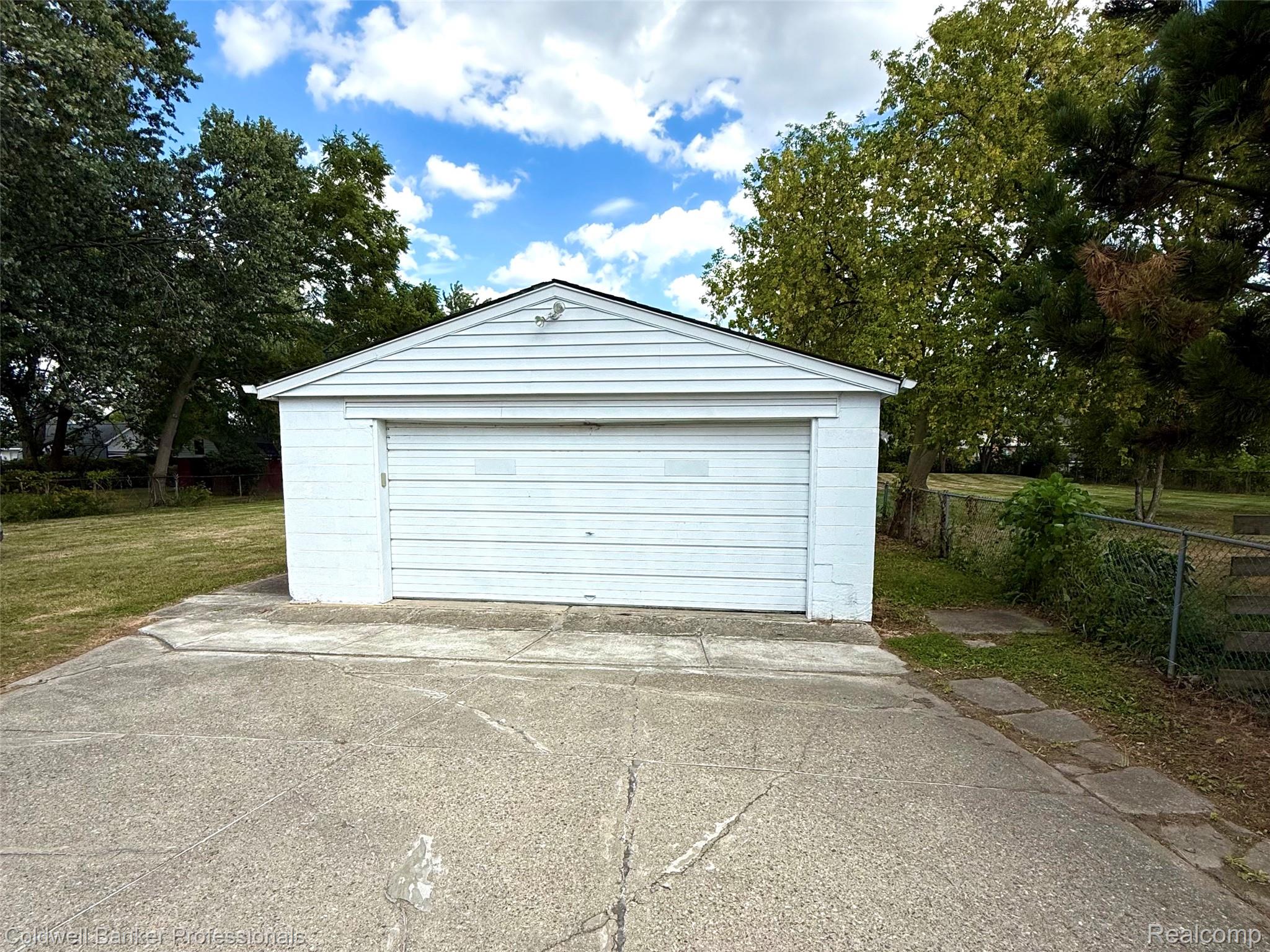 1716 Milverton Road Troy, MI 48083 - Photo 15 of 18 View of detached garage