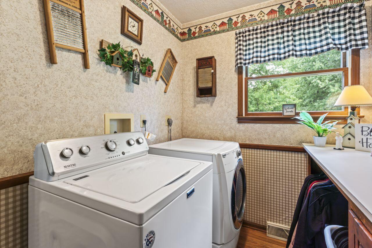 1550 Swans Road Northeast Newark, OH 43055 - Photo 28 of 65 Laundry Room
