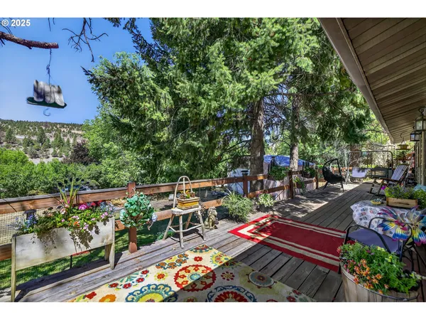 a view of a chairs and table in a backyard