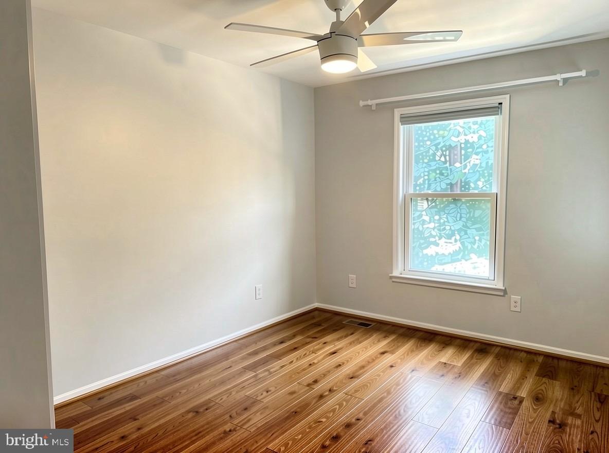 6223 Rathlin Drive Springfield, VA 22152 - Photo 21 of 31 Bedroom 3