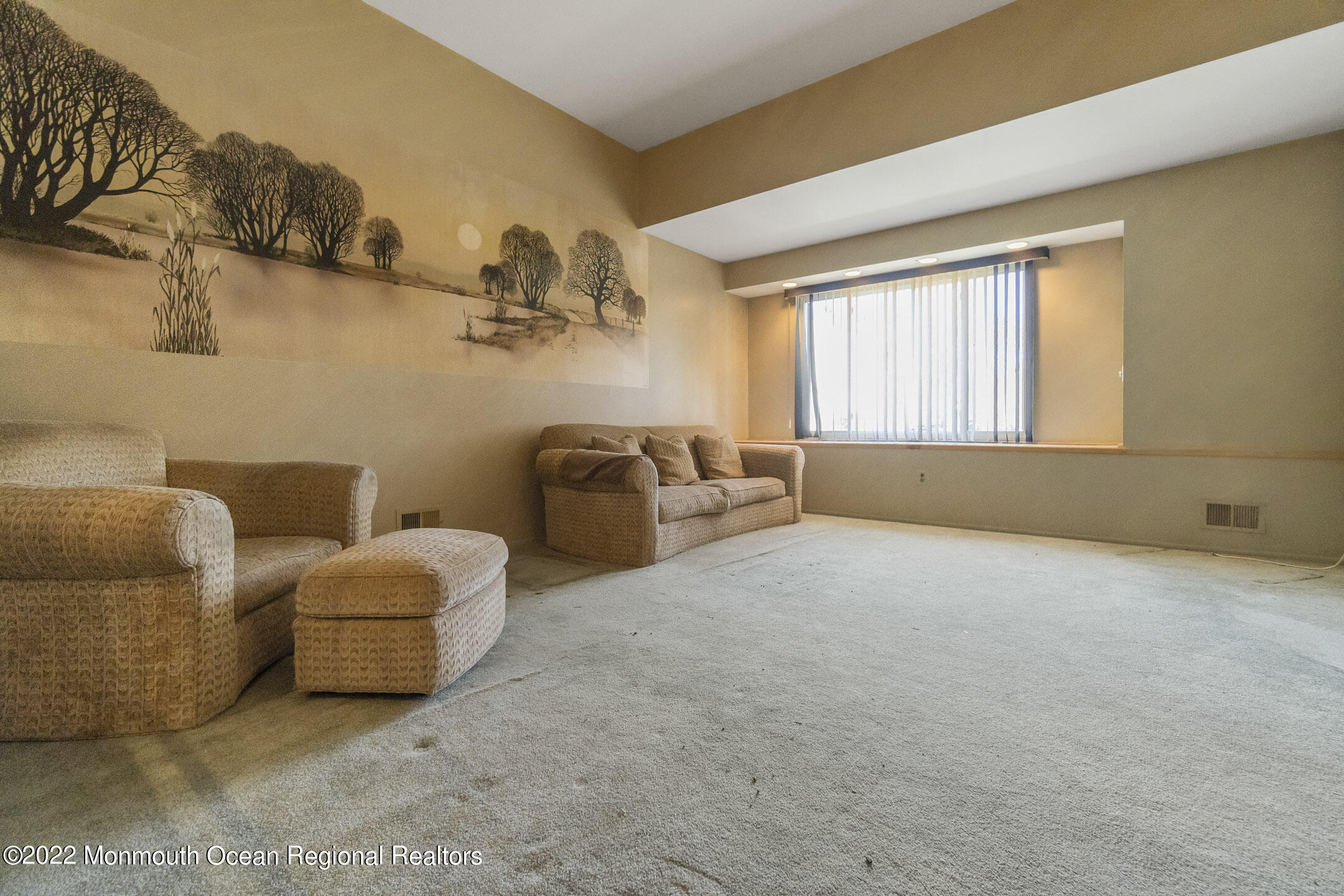 331 Middlewood Road Middletown, NJ 07748 - Photo 4 of 27 DSC09551