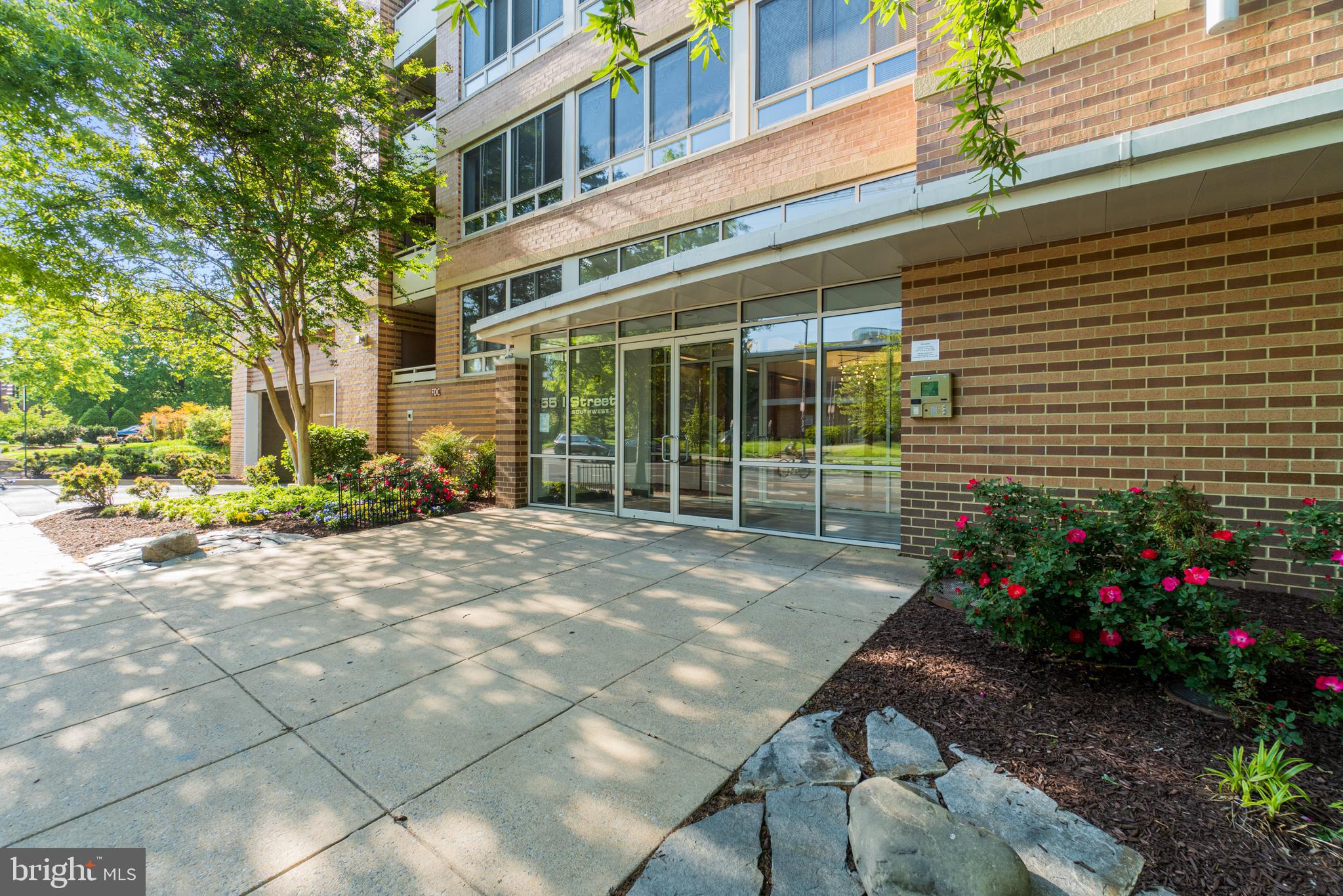 355 I Street Southwest, Unit 201 Washington, DC 20024 - Photo 22 of 35