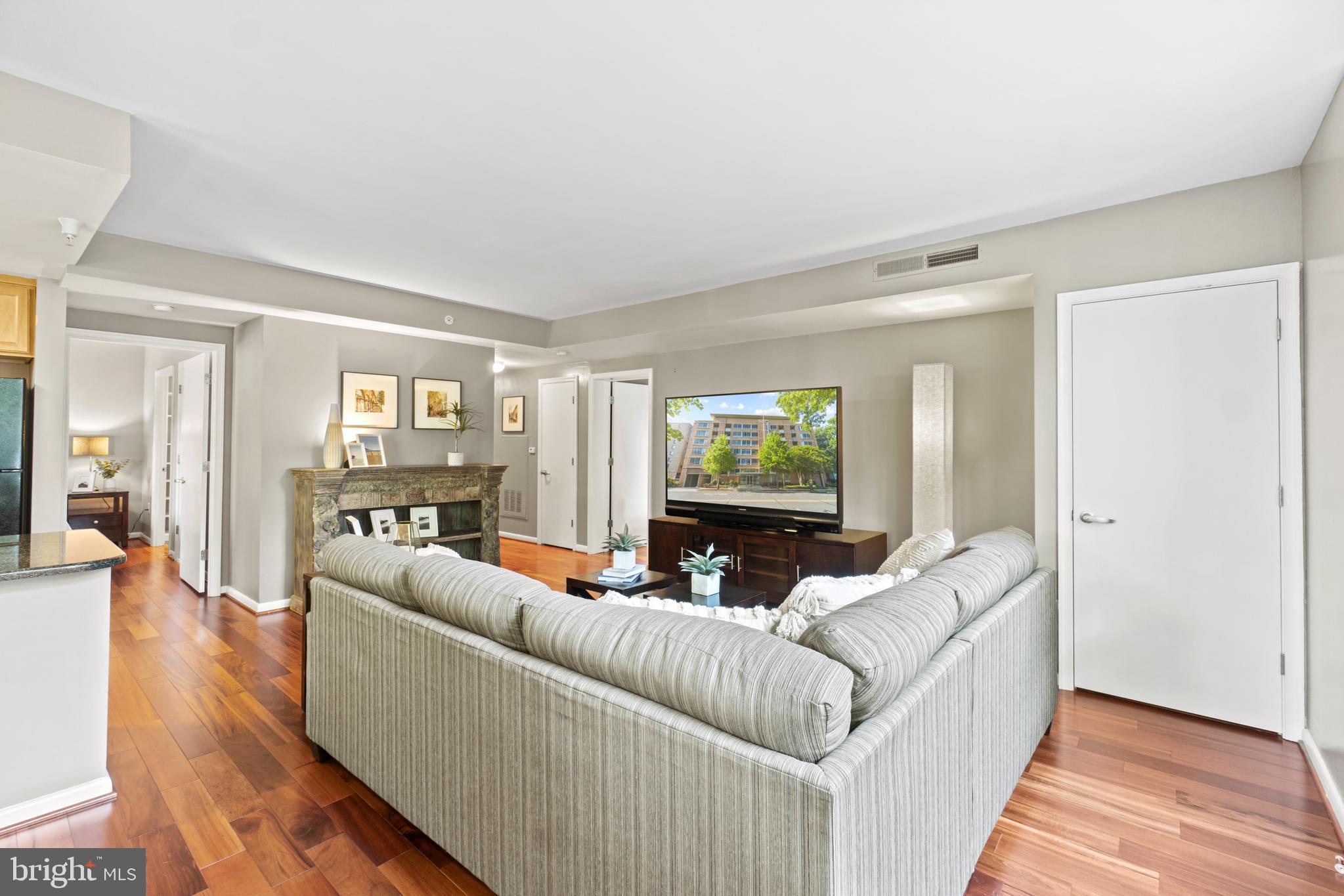 355 I Street Southwest, Unit 201 Washington, DC 20024 - Photo 8 of 35