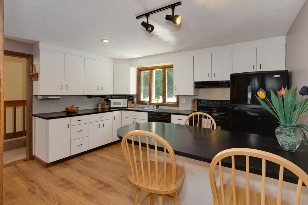 237 Charlton Road Spencer, MA 01562 - Photo 4 of 30 Gallery Image 4