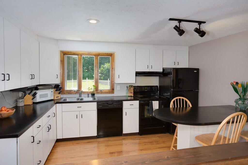 237 Charlton Road Spencer, MA 01562 - Photo 6 of 30 Gallery Image 6