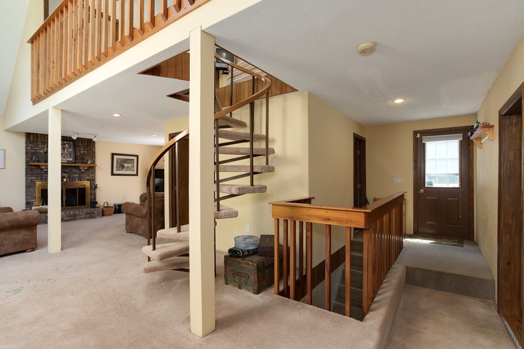 237 Charlton Road Spencer, MA 01562 - Photo 7 of 30 Gallery Image 7