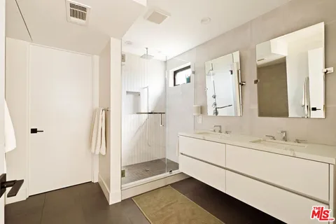$1,395,000 | 3256 Colony Circle, Los Angeles, CA 90027
