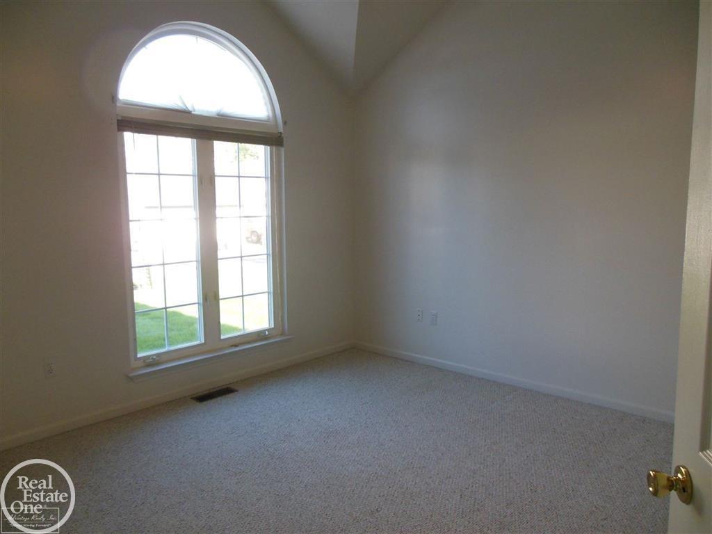 29800 Riverside Bay Court Harrison Township, MI 48045 - Photo 5 of 8