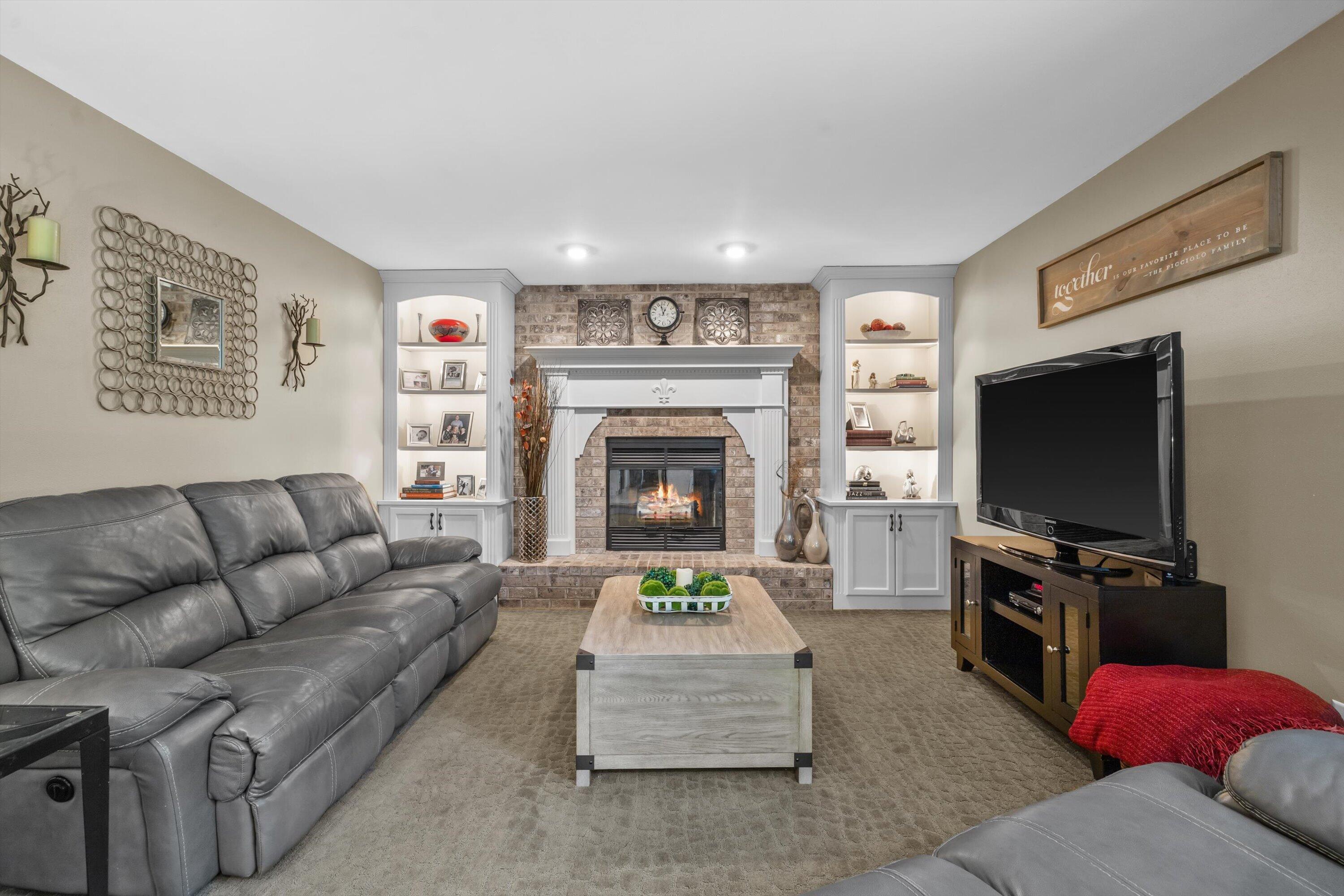 6501 Jessica Turn Caledonia, WI 53402 - Photo 21 of 66 Stunning Great Room
