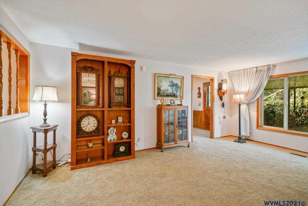2595 Walker Road Northeast Salem, OR 97305 - Photo 17 of 31 Gallery Image 17