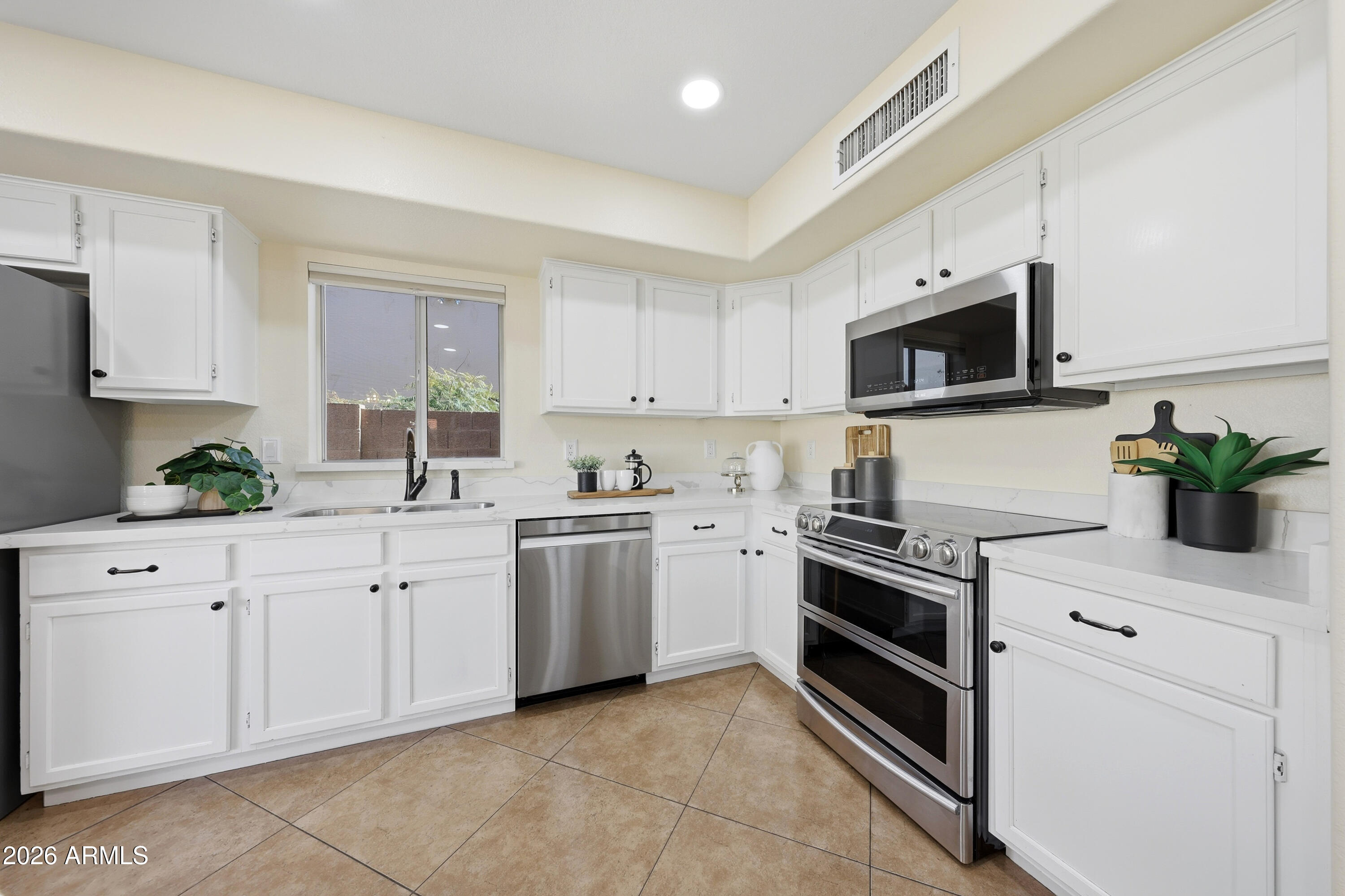 516 West Smoke Tree Road Gilbert, AZ 85233 - Photo 13 of 44 B (10) (2)