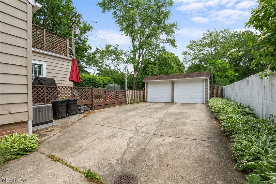 2295 Ashurst Road Cleveland, OH 44118 - Photo 32 of 33
