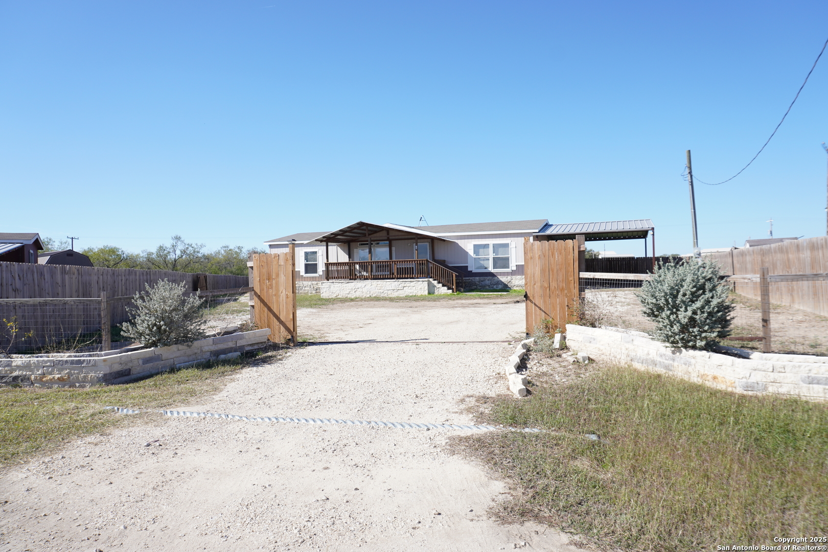 70 Gallinas Creek Road Pleasanton, TX 78064 - Photo 7 of 28