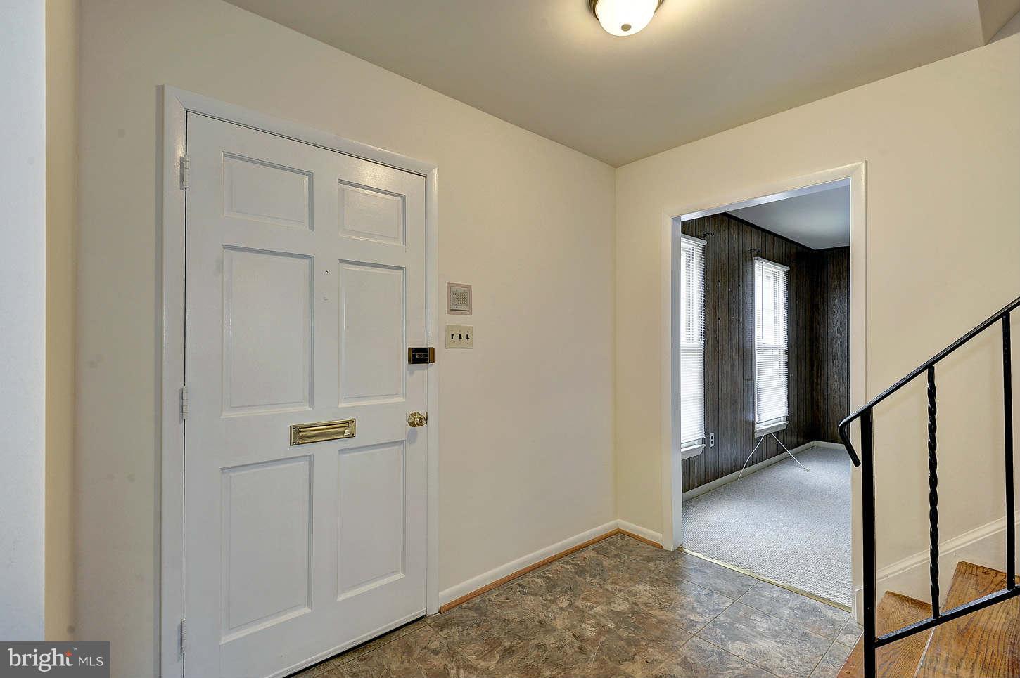 8510 Postoak Road Potomac, MD 20854 - Photo 2 of 16 Interior (General)