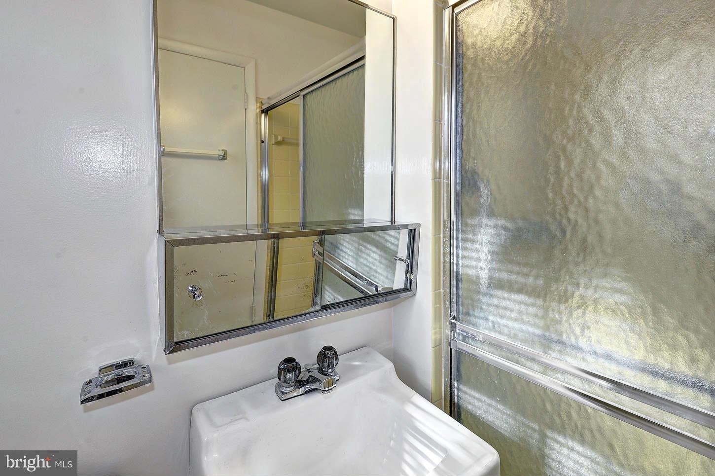 8510 Postoak Road Potomac, MD 20854 - Photo 11 of 16 Bath (Master)