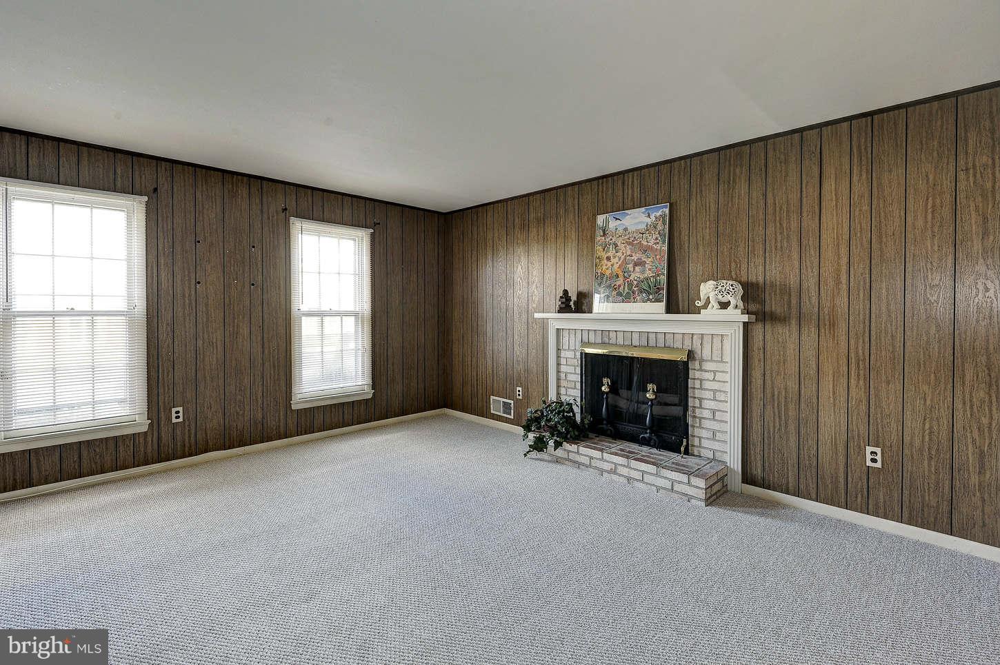 8510 Postoak Road Potomac, MD 20854 - Photo 4 of 16 Family Room