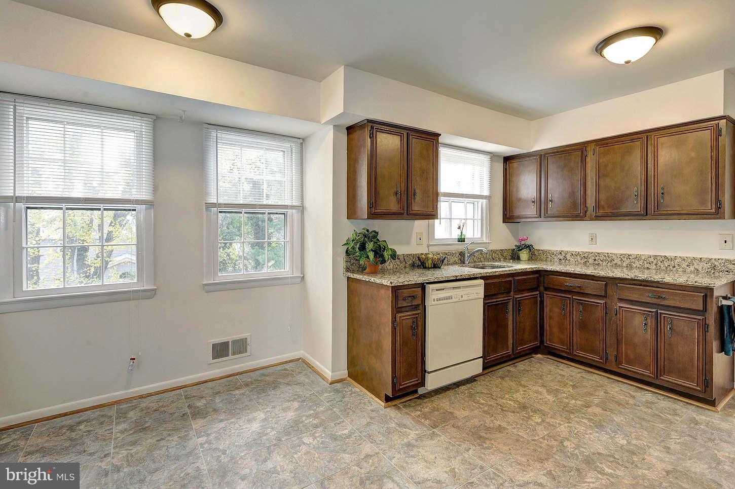 8510 Postoak Road Potomac, MD 20854 - Photo 8 of 16 Kitchen