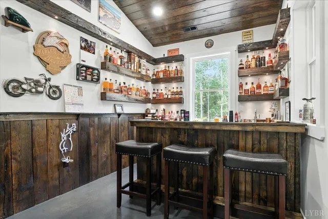 $899,900 | 1568 Bent Creek Road, Concord, VA 24538