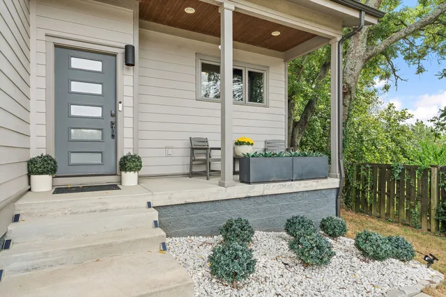 a view of house entrance to house