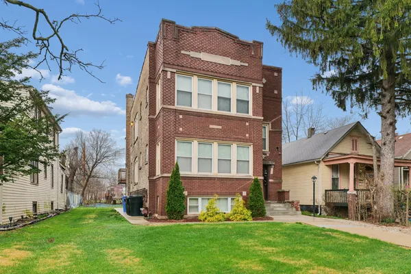 $2,950 | 10226 South Charles Street, Unit 2, Chicago, IL 60643