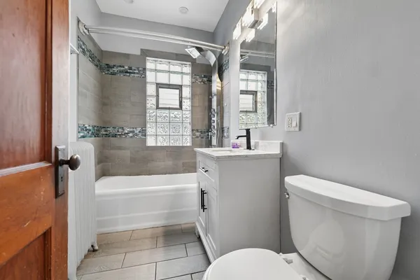 $2,950 | 10226 South Charles Street, Unit 2, Chicago, IL 60643
