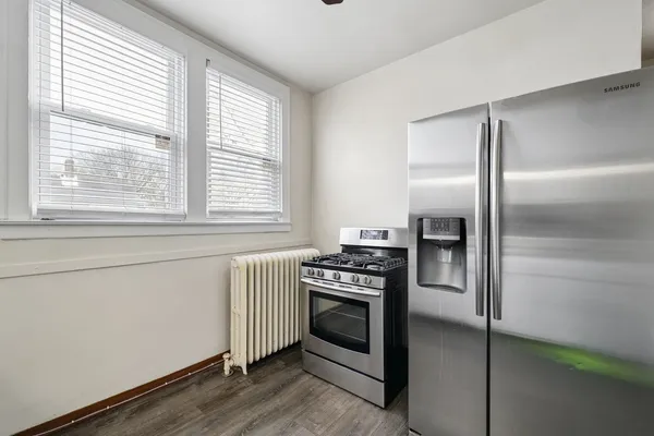 $2,950 | 10226 South Charles Street, Unit 2, Chicago, IL 60643