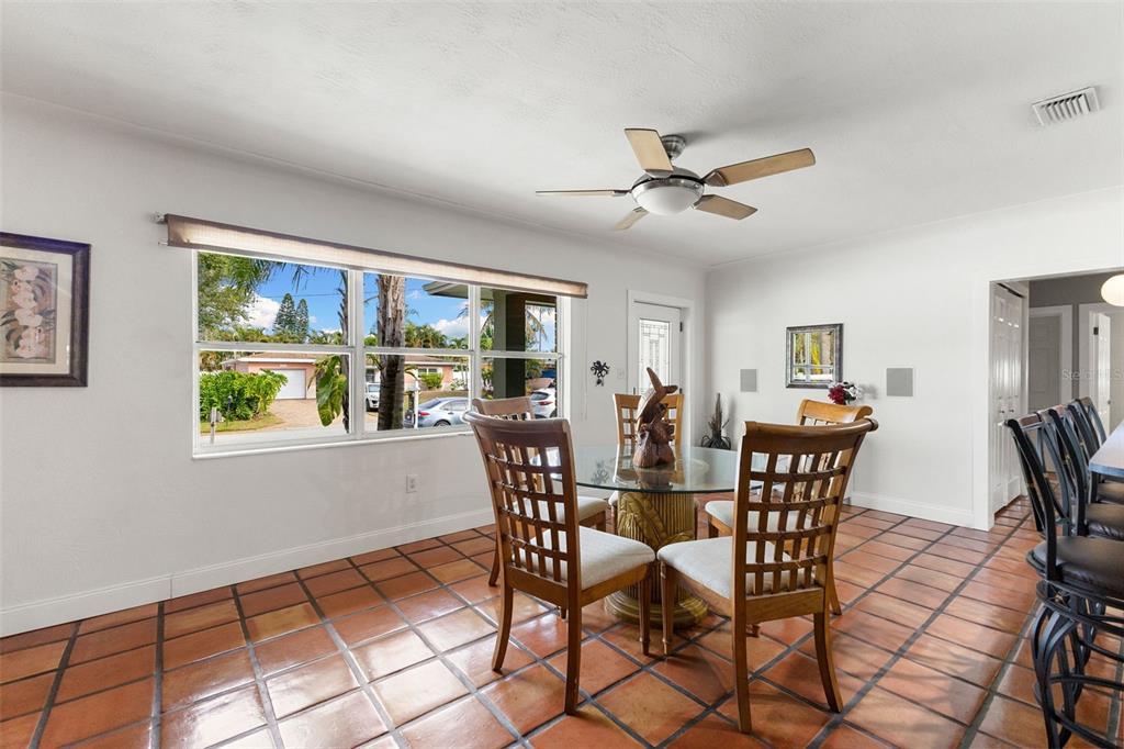 9854 51st Avenue North St. Petersburg, FL 33708 - Photo 12 of 52